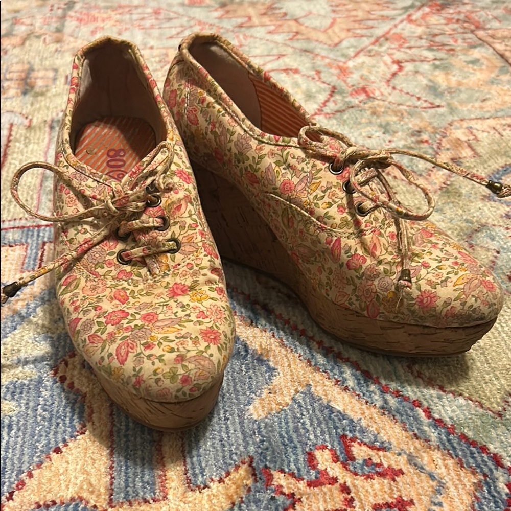 80%20 Floral Wedge Shoes